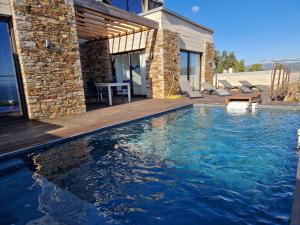 Gaou - Villa ONEIROS, paisible avec piscine & vue mer