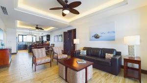 360 Splendor 208F- Ocean View Condo, Breakfast