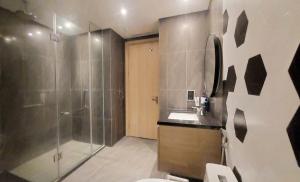 Sweet Home - Duplex R-A04 Citadines Marina Building - 2 bedrooms 2 bathrooms & Full furnished & Free Netflix & Bay View