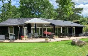 5 Bedroom Nice Home In Fårevejle - Fårevejle