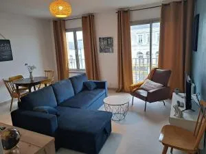 Chez Line, Face à la gare - Les Naux