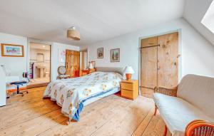 Maisons de vacances Lovely Home In Aresches : photos des chambres
