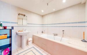 Maisons de vacances Lovely Home In Aresches : photos des chambres