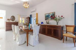 Amazing Villa Chrysanthi with private pool