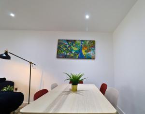 London Mitcham Beautiful Three Bedroom House