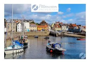 East Pier View- stunning shorefront home - Colinsburgh