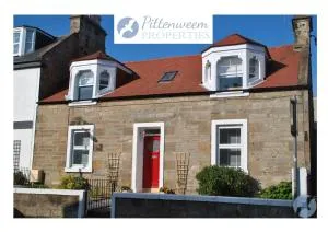 Craws Nest Cottage- stylish traditional home - Carnbee