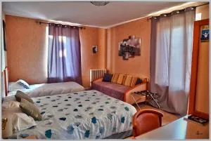 Logis Hotel Des Voyageurs Restaurant La Bonne Tabl'Hay - Beauchastel