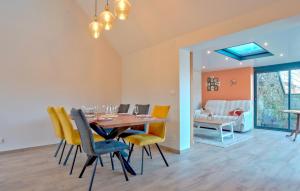 Maisons de vacances Stunning Home In Flottemanville-Hague : photos des chambres