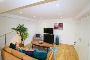 London Gorgeous Two Bedroom Apartment