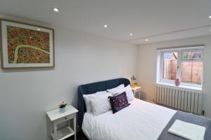 London Gorgeous Two Bedroom Apartment