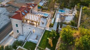 LUXE house near beach with pool,jacuzzi, sauna