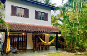 Casa em condomínio de frente à praia