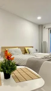 OnlyRoomsRho - لايناتيه