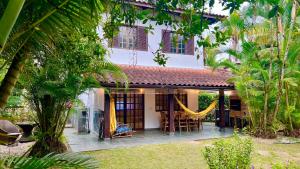 Casa em condomínio de frente à praia