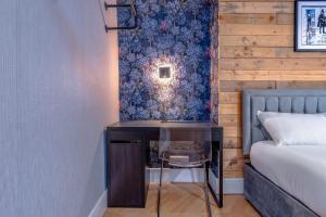 City View Flat, Quiet Bedroom, Work Ready Desk