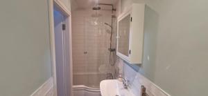 Extended 3BD SplitLevel Cottage in Popular Village