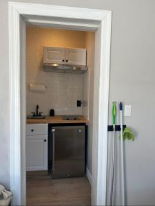 Newly Renovated One Bedroom Apartment !