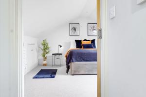 Osbourne House - BLUE 2 Bedroom,2 and half bath