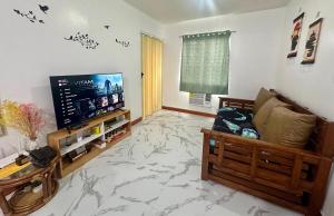 HOMEY STAYCATION WITH PARKING near Diliman, Katipunan, Commonwealth