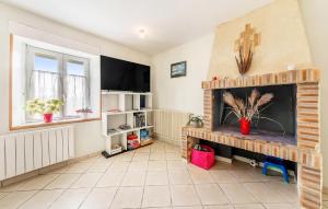 Maisons de vacances 2 Bedroom Cozy Home In Le Ferre : photos des chambres