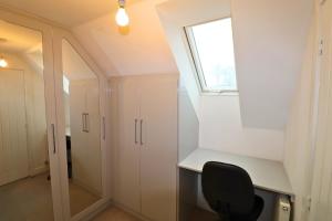 High Wycombe Stunning Stylish Four Bedroom House