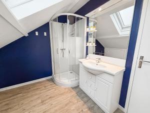 Maisons de vacances Maison Calme avec Cheminee, Ideal Familles : photos des chambres