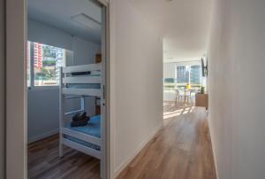 Stunning New Apt, Beach 1min, 2BR, Parking