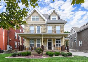 FREE Parking, Netflix in East Liberty Near Shopping