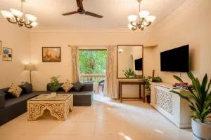 Elegant Pool side 2BHK Retreat 5 mins walk to Candolim Beach - Aguada