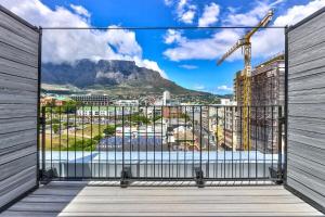 Stylish Loft with Breathtaking Mountain Views
