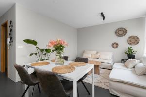 Charming Downtown 3BR-Best Location with free parking