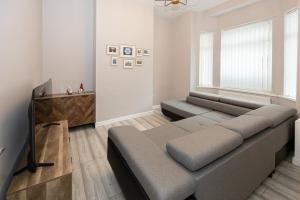 Modern & Spacious 3-Bedroom Home Sleeps 7 Levenshulme