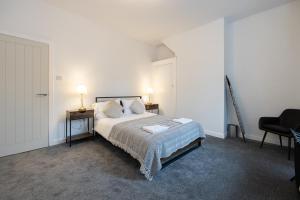 Spacious Modern 3 Bedroom Home, Sleeps 7 Levenshulme