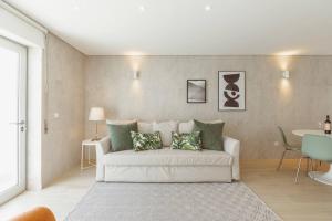 Stylish Apartment With Terrace by Hosty