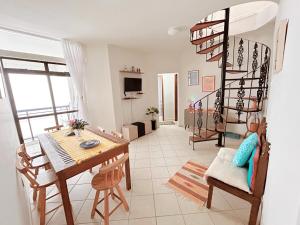 Cobertura perto da praia, churrasqueira e 1 vaga na garagem