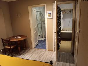 B&B / Chambres d'hotes Chambres et table d'hotes : LES SENTIERS DE LA BREME : photos des chambres