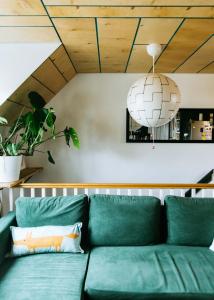 Mansell Road - Trendy Loft with Free Parking