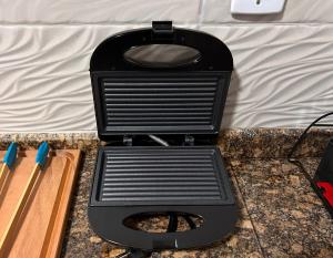 2 suítes, perto da praia do forte, churrasqueira e chuveirão