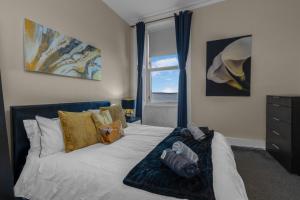 Free Parking, City Centre, Lower Granton Abode