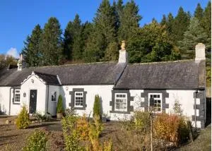Castle Cottage with views of Kielder Castle - 基尔德村