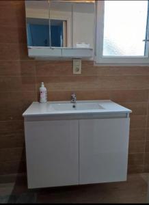 Chambre confortable lit double schaarbeek 1ere étage clé normal