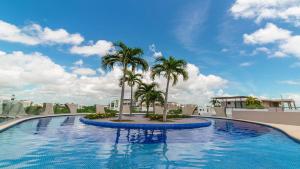 Spacious Condo 200m from Beach & 5th Ave