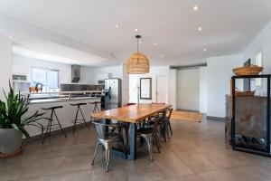 Villas VILLA NIDAZUR VI4413 By Riviera Holiday Homes : photos des chambres