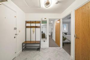 2-Bed 2 bath flat, Close to tube, Free Parking