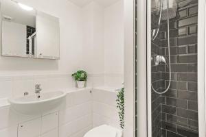 2-Bed 2 bath flat, Close to tube, Free Parking