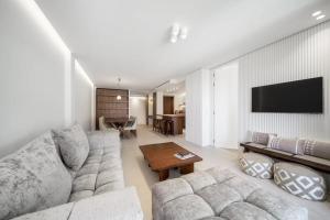 REF 1512 - Cannes Croisette