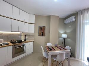 AROL Apartment, Golem