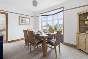 Seaway Garden, Beachside Maisonette with Parking