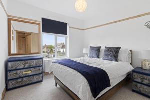 Seaway Garden, Beachside Maisonette with Parking